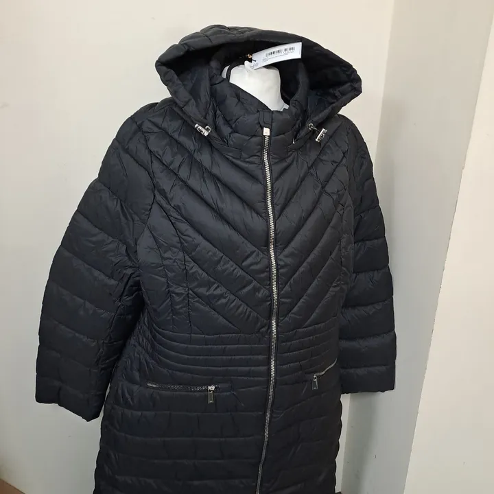 SIZE LIGHTWEIGHT PACKABLE COAT SIZE 20 4563897-Simon Charles Auctioneers