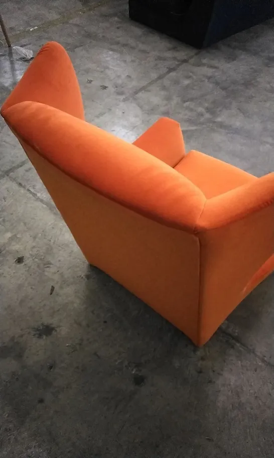 QUALITY DESIGNER LOUNGE CO ARMCHAIR IN BRIGHT ORANGE PLUSH FABRIC 