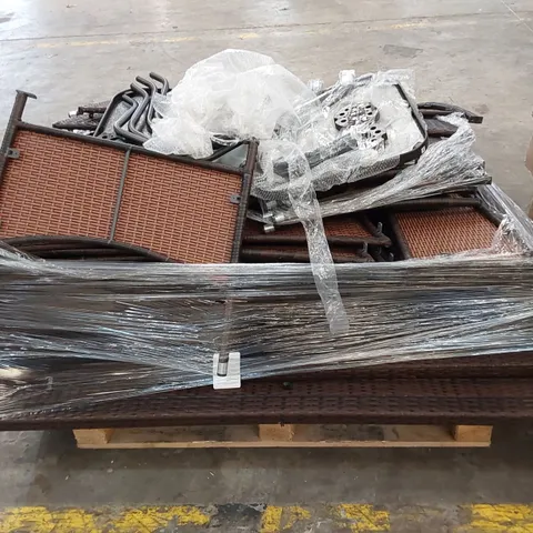 PALLET OF ASSORTED GARDEN AND PATIO FURNITURE PARTS 
