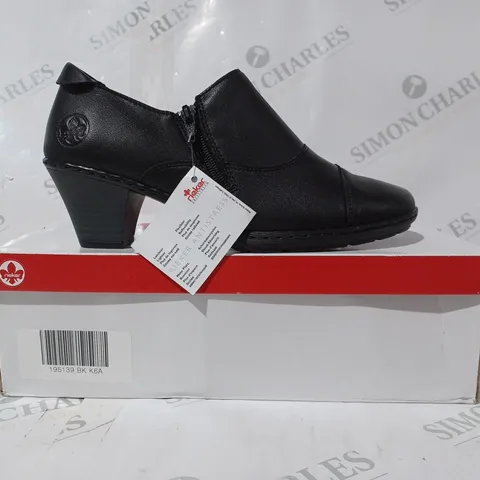 BOXED PAIR OF RIEKER ANTISTRESS BOOTS IN BLACK SIZE 6.5