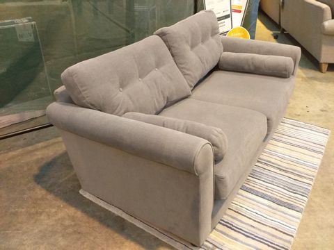 QUALITY DESIGNER BRITISH MADE GREY FABRIC TWO SEATER SOFA WITH SIDE CUSHIONS 