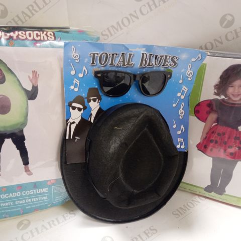 BOX OF APPROX 5 ASSORTED COSTUMES ITEMS TO INCLUDE LITTLE LADYBUG, ADULT AVOCADO COSTUME, BLUES BROTHERS HAT AND GLASSES