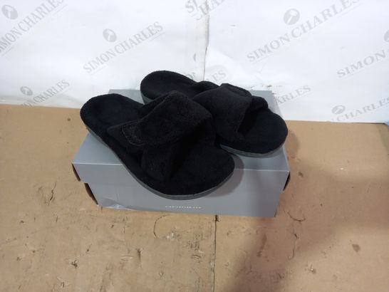 BOXED PAIR OF VIONIC SLIPPERS - SIZE 7