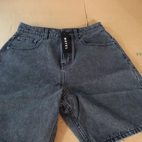 MOTEL DAD SHORTS IN BLACK WASH - M