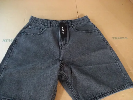 MOTEL DAD SHORTS IN BLACK WASH - M