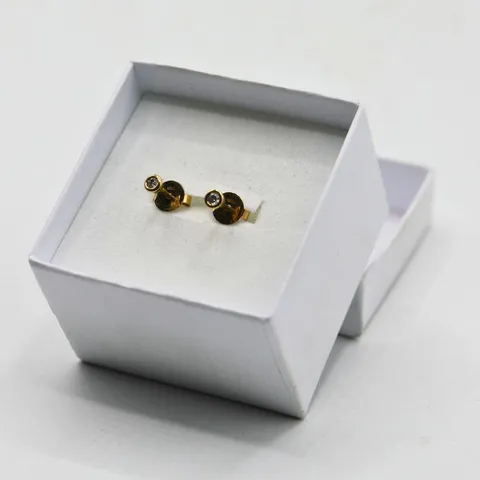 18CT YELLOW GOLD STUD EARRINGS RUB-OVER SET WITH NATURAL DIAMONDS
