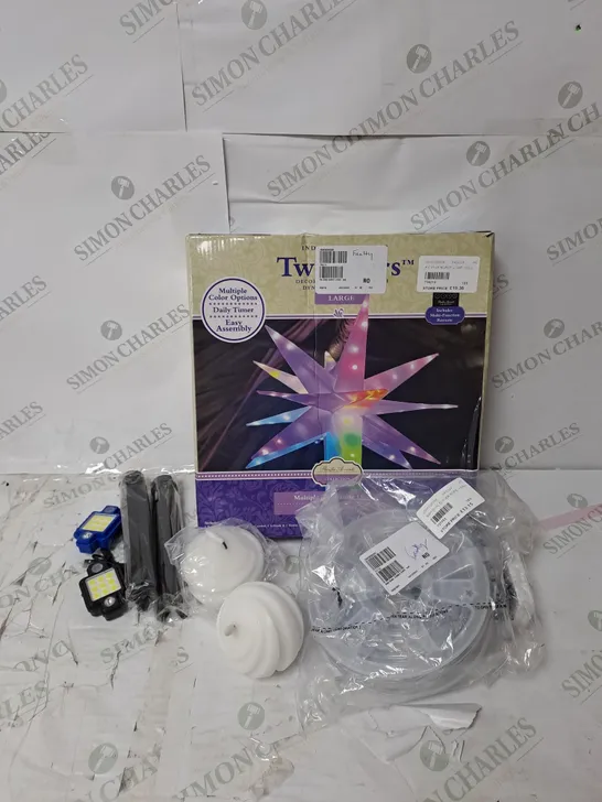 BOX OF 4 ASSORTED FAULTY LIGHTING ITEMS TO INCLUDE BELL&HOWELL LIGHTROPE, PACIFIC ACCENTS STAR BURSTS LIGHT AND KELLY HOPPEN FLAMELESS CANDLES ETC