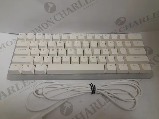 GAMAKAY K-61 WHITE WIRED KEYBOARD