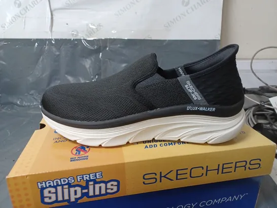 BOXED PAIR OF SKECHERS D'LUX WALKER SLIP-INS - black - SIZE 9 UK