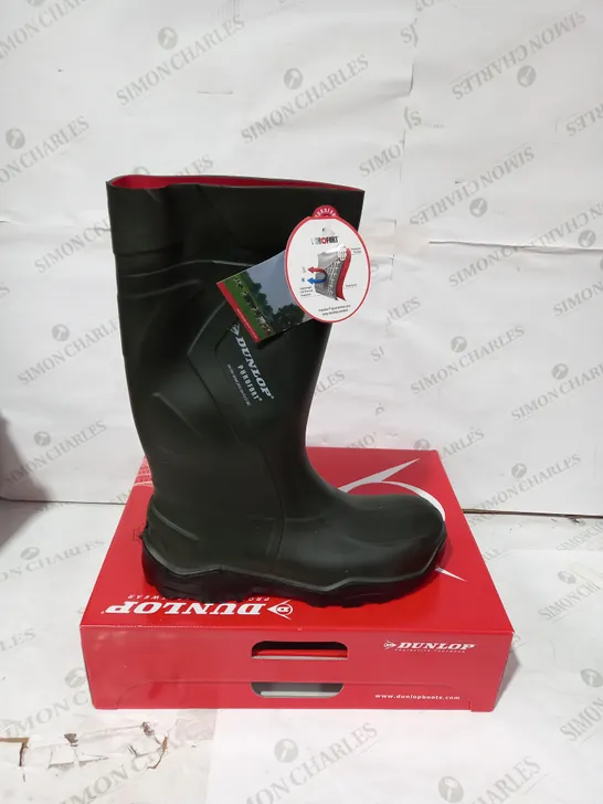 BOXED PAIR OF BRAND NEW DUNLOP PUROFORT WELLINGTON BOOTS - SIZE 13