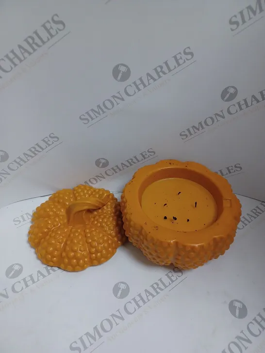 HOMEWORX BY SLATKIN & CO. CERAMIC HOBNAIL PUMPKIN CANDLE