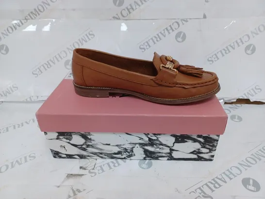 BOXED MODA IN PELLE TAN FALCONCIE LEATHER- SIZE 38