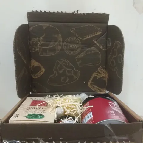 BOXED 3 CHEESE HAMPER 