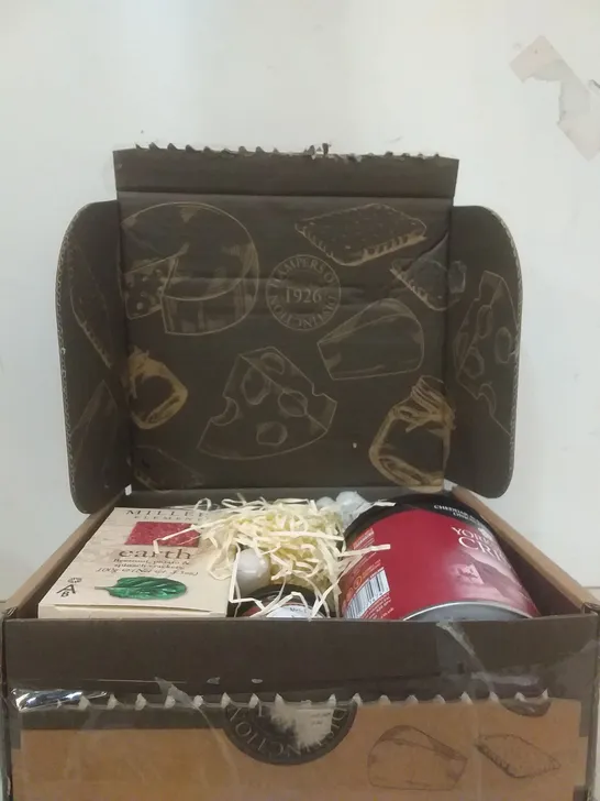 BOXED 3 CHEESE HAMPER 