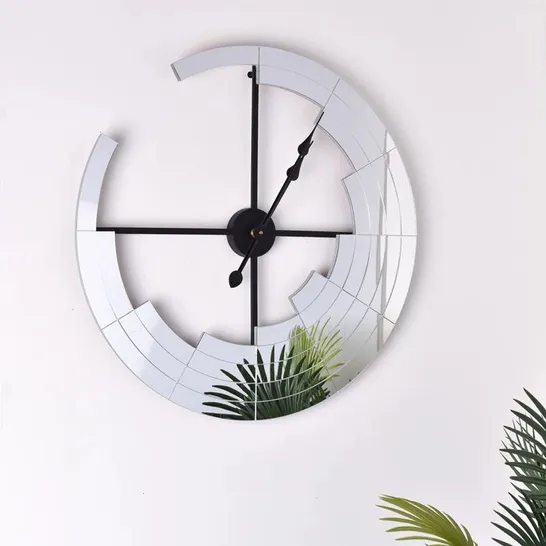 BOXED HUEBSCH GLASS WALL CLOCK