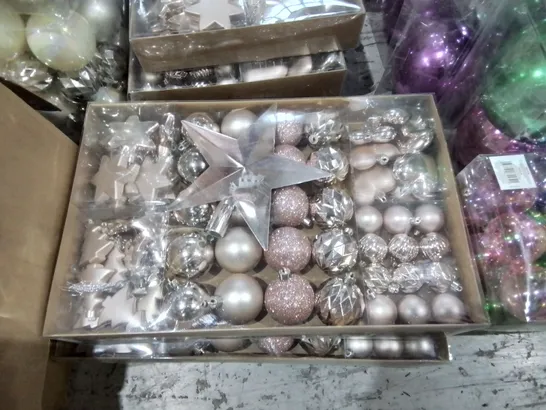 LOT OF APPROXIMATELY 30 ASSORTED PACKS OF BAUBLES