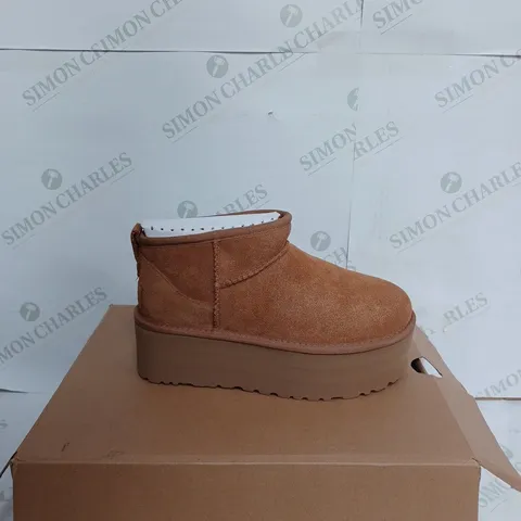 UGG W CLASSIC ULTRA MINI PLATFORM IN CHESTNUT - UK 4 