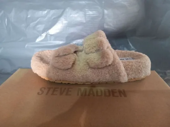 BOXED STEVE MADDEN AROUND BONE FLATS SIZE 3