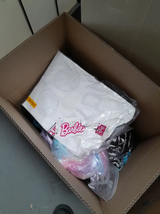 BOX OF APPROX 10 X ASSORTED HOUSEHOLD CLOTHING ITEMS TO INCLUDE; GLOVES, DRESSES, SHIRT ETC 