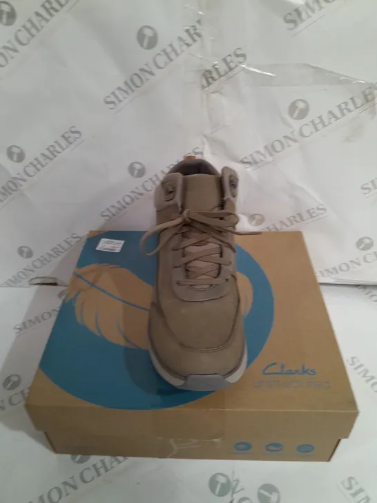 BOXED CLARKS WAVE 2.0 SAGE BOOTS SIZE 7