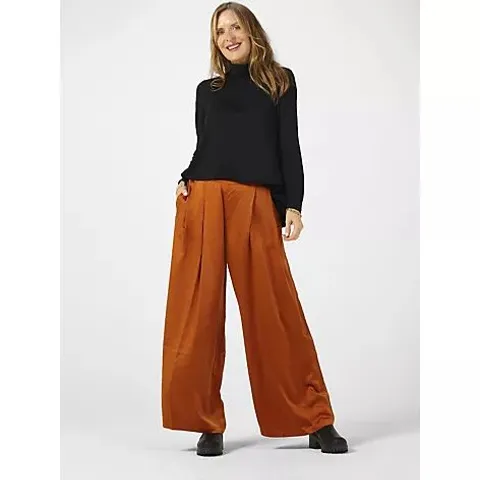 WYNNE COLLECTION SATIN CHARMEUSE PLEATED PANT- SPICE SIZE SMALL