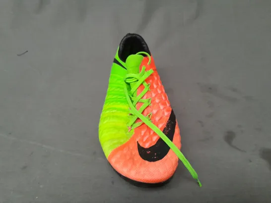 PAIR OF NIKE HYPERVENOM FLYKNIT FOOTBALL BOOTS IN GREEN/ORANGE UK SIZE 8.5