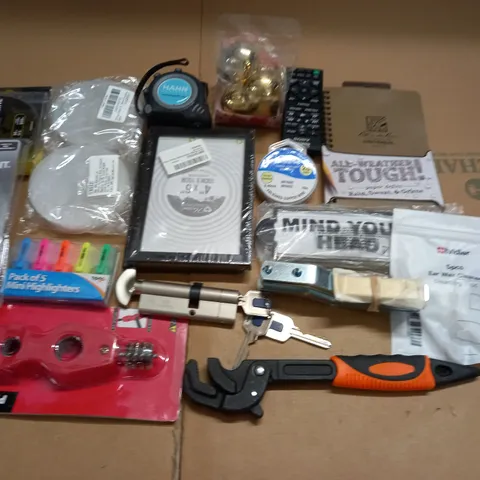 LOT OF ASSORTED HOUSEHOLD ITEMS TO INCLUDE NIELSEN PIPE CLEANER, NIGHTLIGHT AND DOOR LOCK