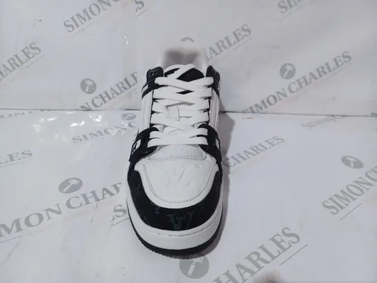 BOXED PAIR OF LOUIS VUITTON TRAINERS IN BLACK/WHITE SIZE 6