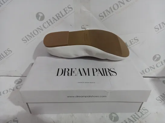 BOXED DREAMPAIRS SLIP ON WHITE SHOES - SIZE 9 