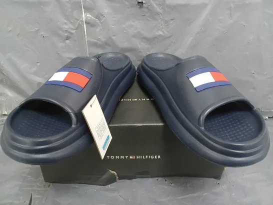 BOXED TOMMY HILFIGER FOAM SLIDES IN NAVY - 40/41