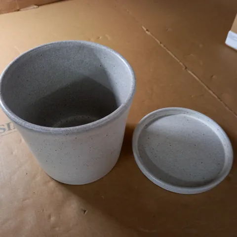 STONE EFFECT PLANT POT WITH TRAY - 16X16CM