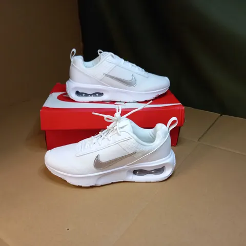 PAIR OF NIKE WHITE/LOGO TRAINERS  - SIZE 5