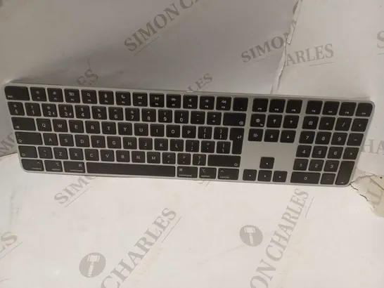 APPLE MAGIC KEYBOARD WITH TOUCH ID