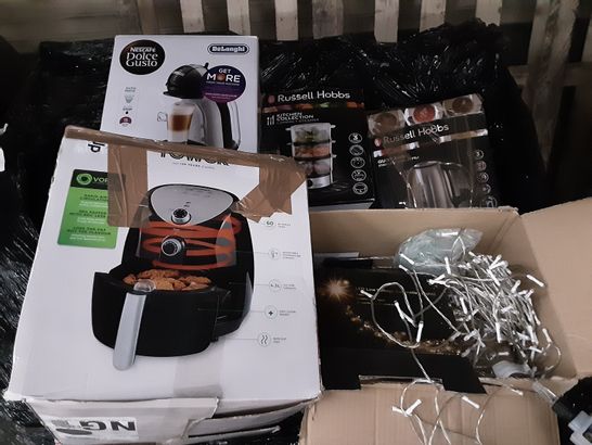 PALLET OF ASSORTED ELECTRICALS TO INCLUDE; TOWER AIR FRYER, NESCAFE DOLCE GUSTO, RUSSELL HOBBS COMPACT STEAMER, LED LOW VOLTAGE DECORATIVE LIGHTS AND RUSSELL HOBBS KETTLE