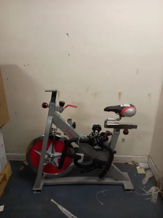 SUNNY HEALTH AND FITNESS INDOOR STUDIO CYCLE PRO EXERCISE BIKE