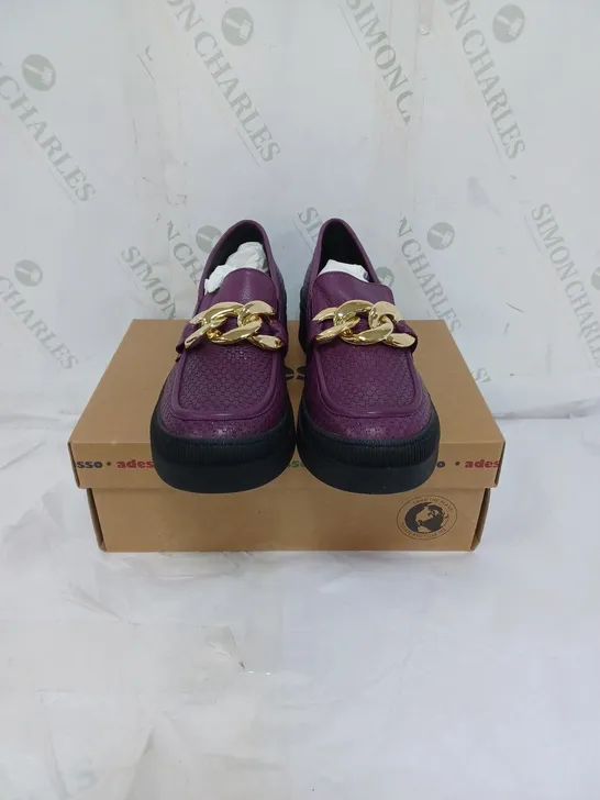 BOXED ADESSO LADIES FLAT SHOES WITH GOLD CHAIN DETAIL PURPLE SIZE EU 39