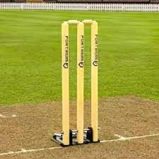 BOXED SPRING BACK CRICKET STUMP