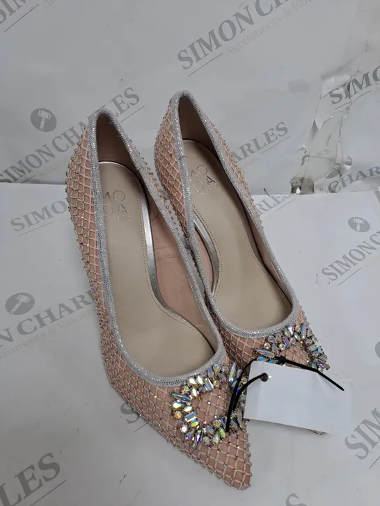 PAIR OF MODA IN PELLE KYLIEE COURT SHOES ROSE GOLD SIZE 7