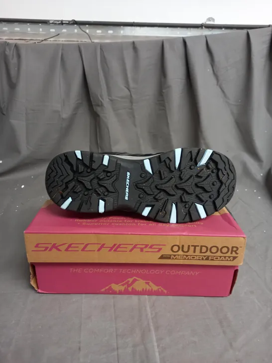 BOXED PAIR OF SKECHERS TREGO WATERPROOF HIKING BOOTS IN BLACK - SIZE 6