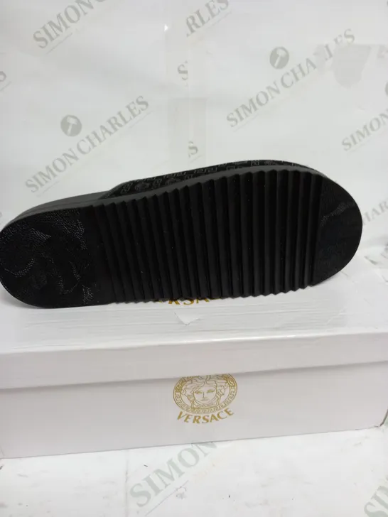 BOXED VERSACE SLIPPER SLIDERS - SIZE UNSPECIFIED 