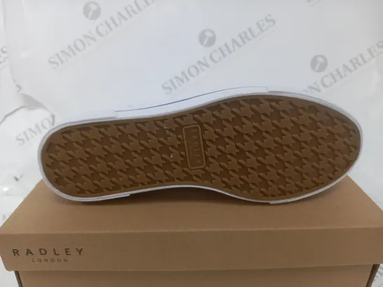 BOXED PAIR OF RADLEY LONDON CANVAS TRAINERS IN CREAM/NAVY UK SIZE 6