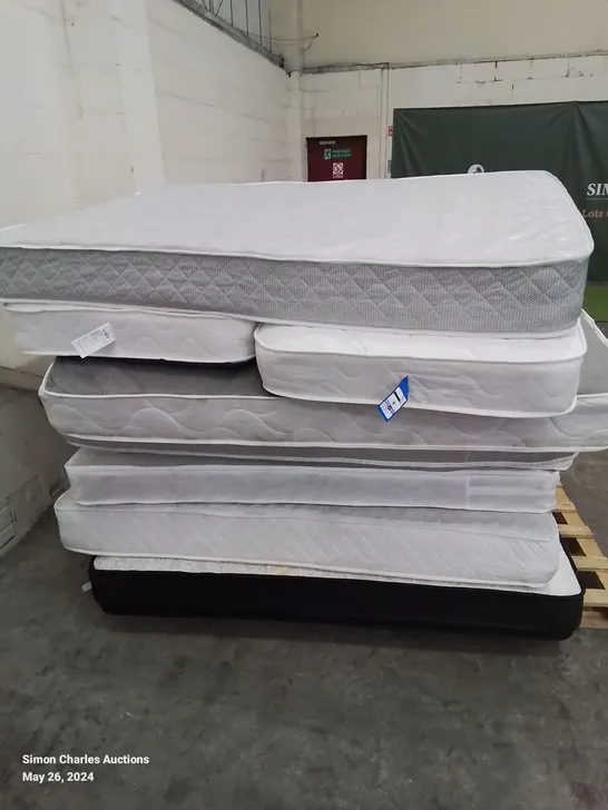 A PALLET OF VARIOUS SIZED MATTRESSES 