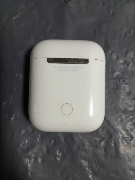 PAIR OF APPLE AIRPODS IN WHITE