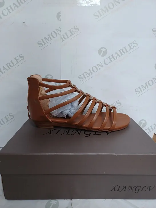 BOXED XIANGLV ROMAN STYLE SANDALS IN BROWN - EU 38