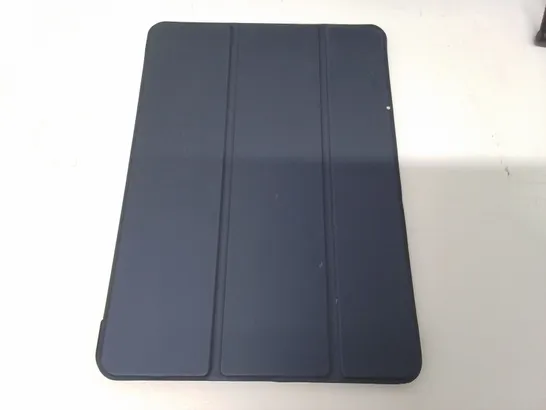 APPLE IPAD A222B TABLET IN SILVER WITH FOLDING CASE 