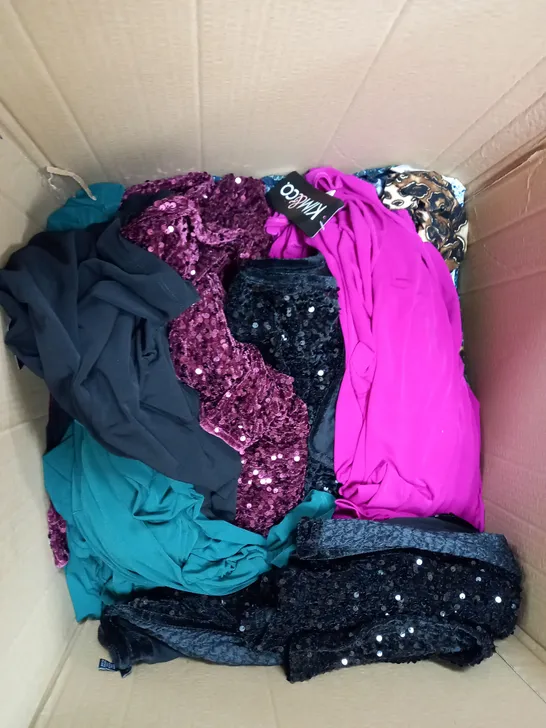 BOX OF APPROX. 20 CLOTHING ITEMS TO INCLUDE PANT SUITS JACKETS AND DRESSES / COLLECTION ONLY 