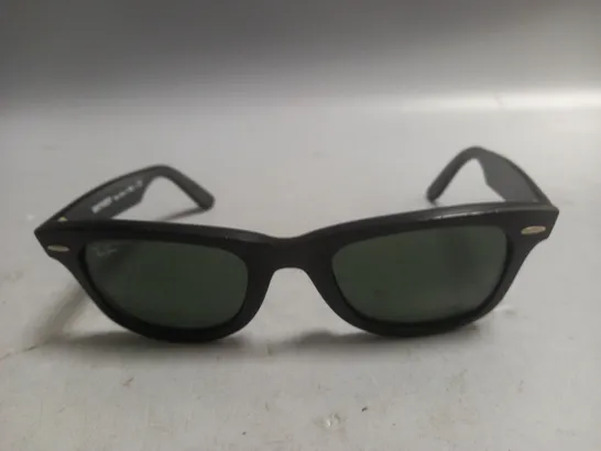 RAYBAN WAYFARER GLASSES IN BLACK