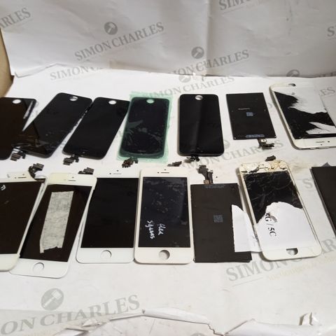 LOT OF 15 LCD'S FOR IPHONES 