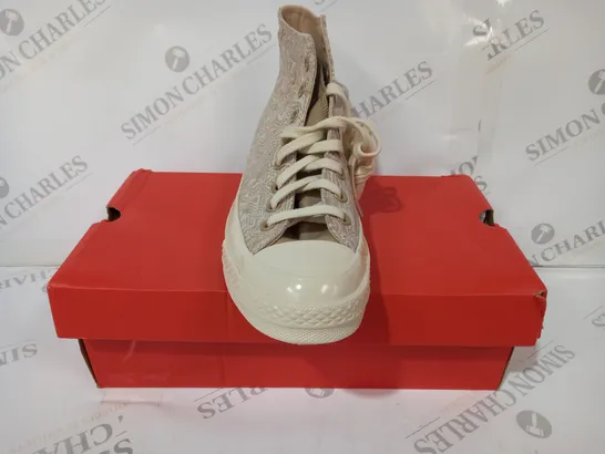 BOXED PAIR OF CONVERSE  HI-TOP SHOES IN OAT MILK/NOMAD KHAKI UK SIZE 7