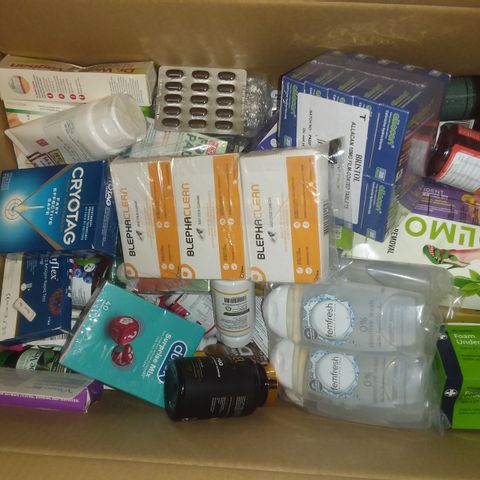 BOX OF ASSORTED ITEMS INCLUDING MEDICAL PILLS, BODY WASH, EYELID CLEANSING KIT, SKIN TAG REMOVER, ECT